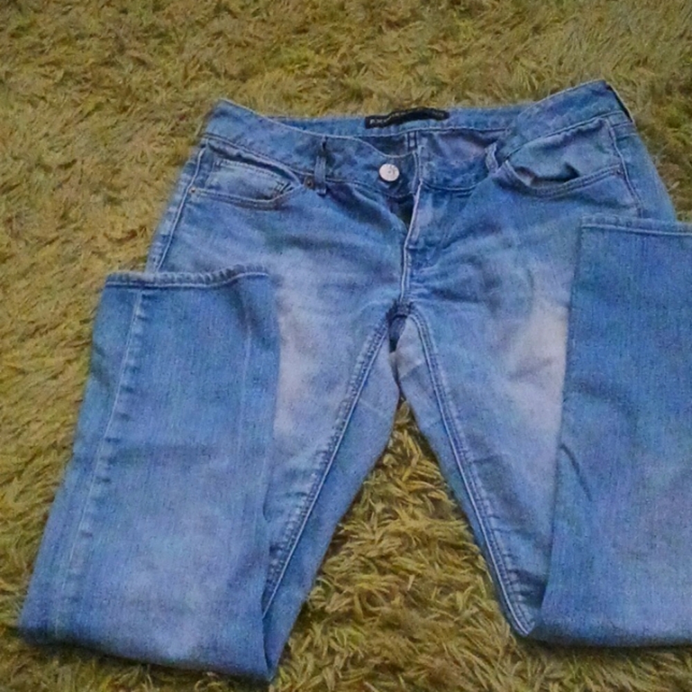 Light wash, straight leg, jeans